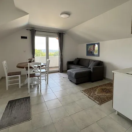 Apartman Forest House